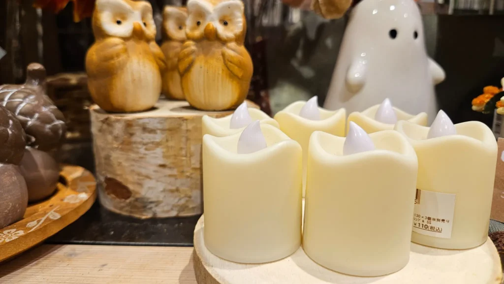 Cozy Japanese fall decor with candles, owls and a white ghost